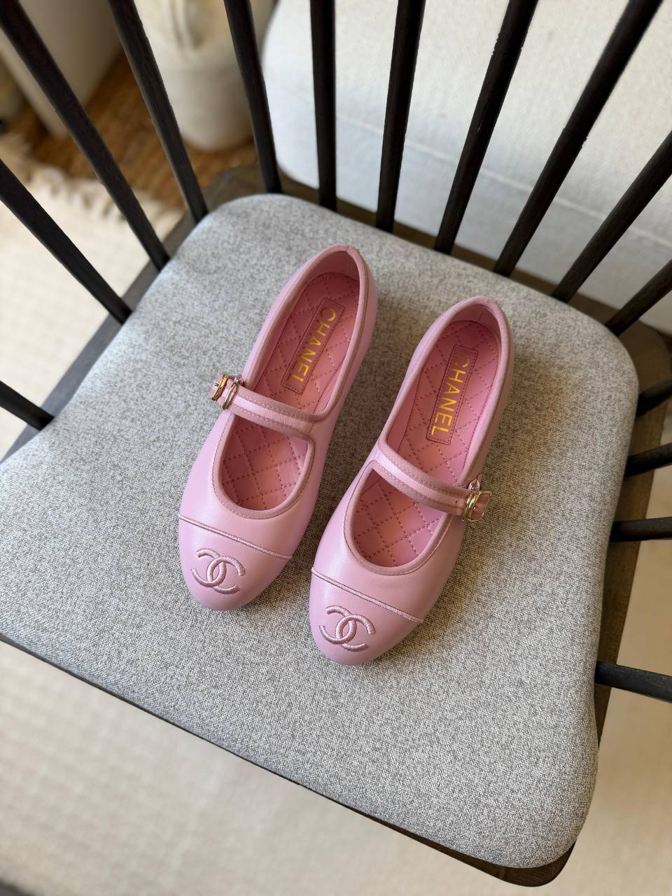 Chanel
𝑨𝑨𝑨 𝑸𝒖𝒂𝒍𝒊𝒕𝒚
𝑺𝒊𝒛𝒆 𝟑6 𝒕𝒐 𝟒2 
450 dhs✅

Zain81
♥️♥️♥️