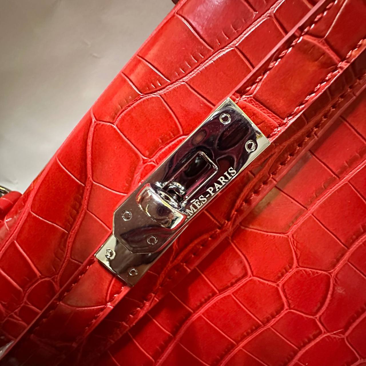 HERMES 

NEW CAME 

GOOD QUALITY 

WITH BOX 
🎁🎁🎁

95 dhs🪙🖤

Zain39
♥️♥️♥️
