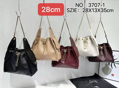 Chanel
110 dhs💓

Zain102
♥️♥️♥️