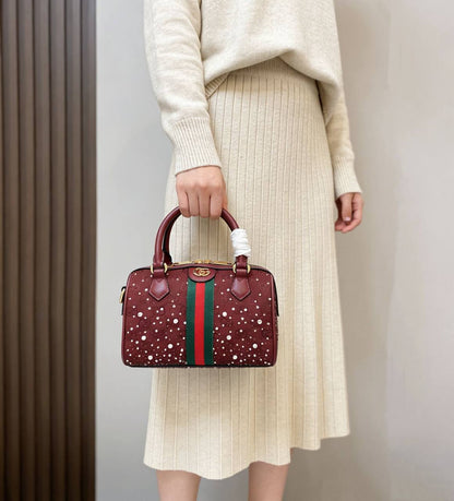 GUCCI

 COPY ONE

 WITH BOX 

155 dhs✅

Size:25cm

Zain39
♥️♥️♥️