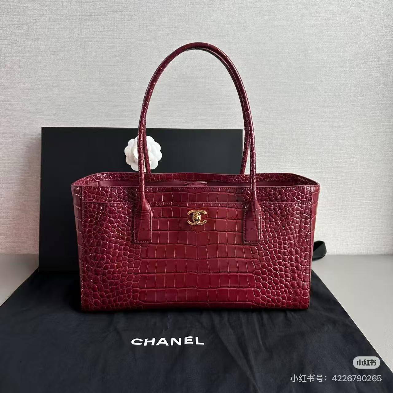 Chanel
Master❣️❣️
35cm🫶🏼🫶🏼 
350 dhs🇦🇪🇦🇪

Zain297
♥️♥️♥️