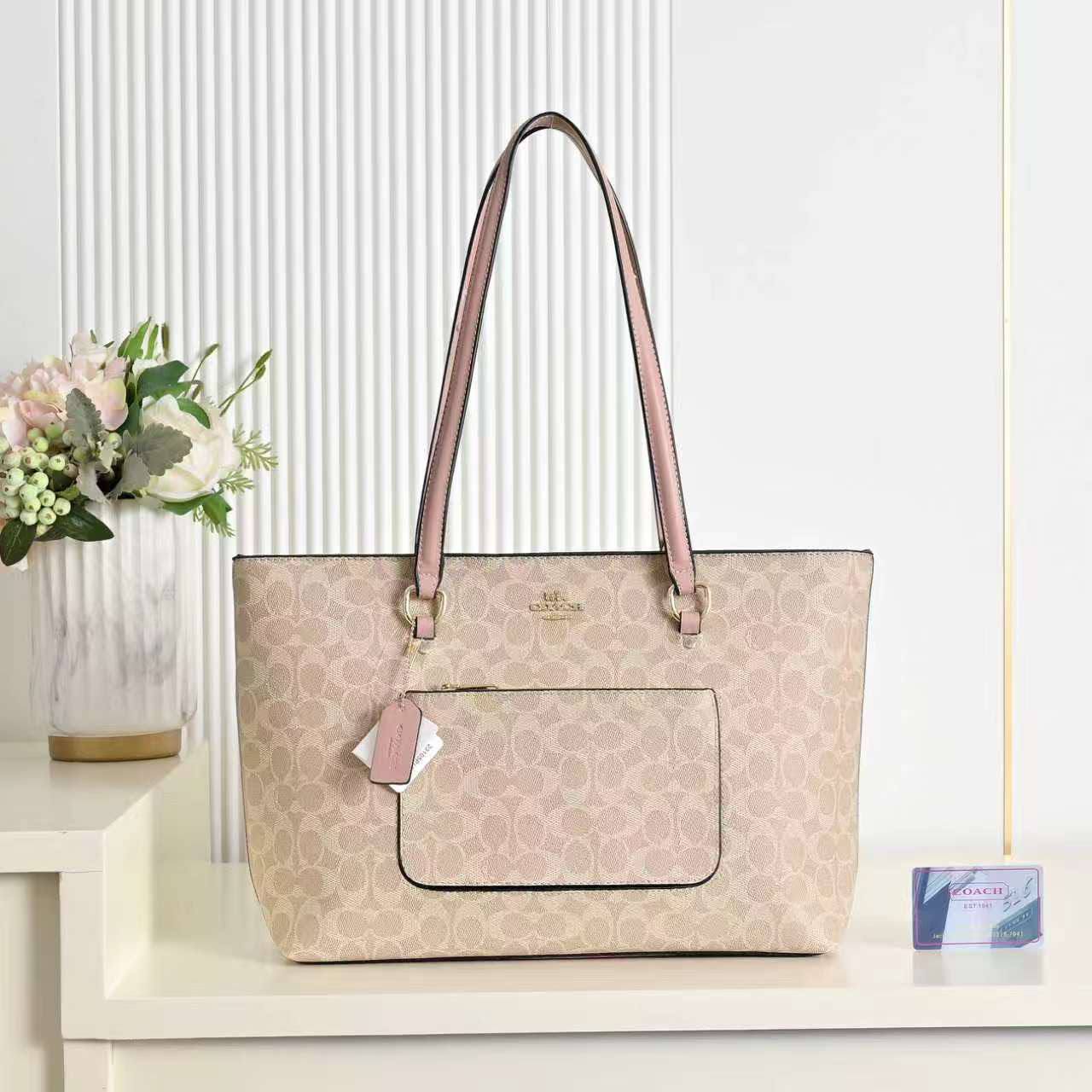 Coach 
85 dhs✅
size 43×10×26cm

Zain42
♥️♥️♥️
