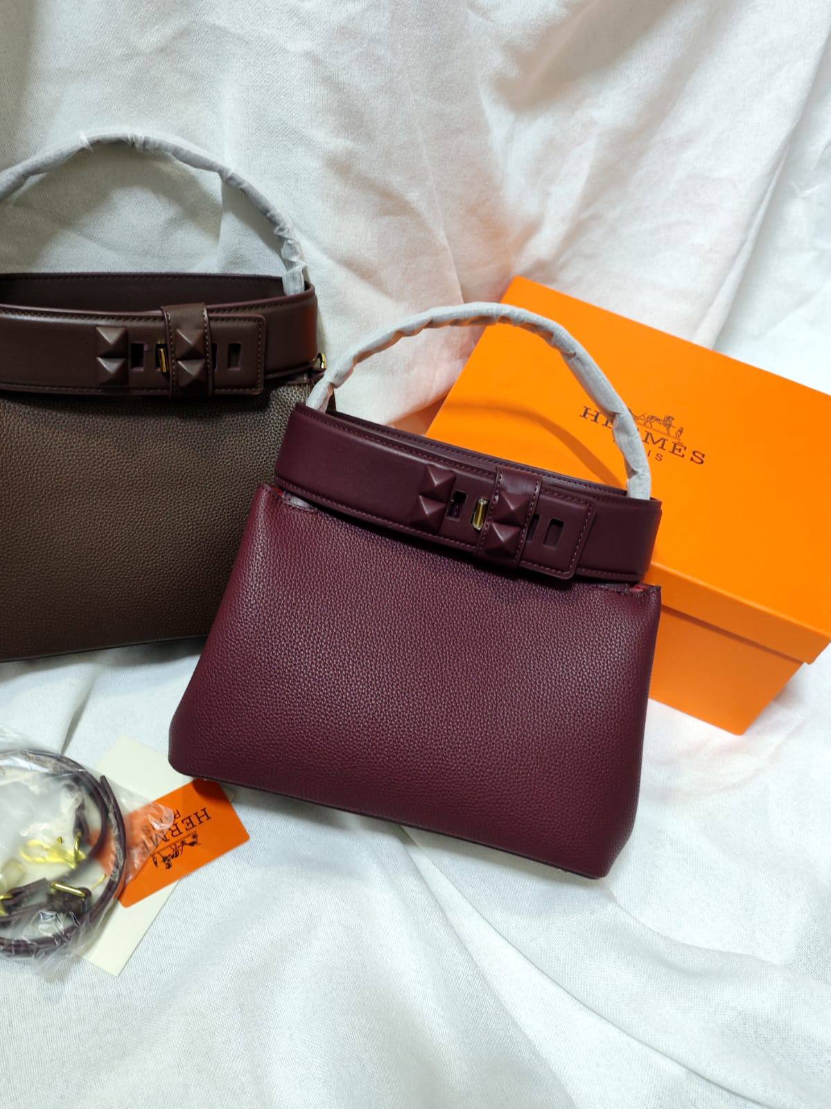 Hermes

105 dhs🇦🇪🇦🇪

high quality 

With box 

New come

Zain26
♥️♥️♥️