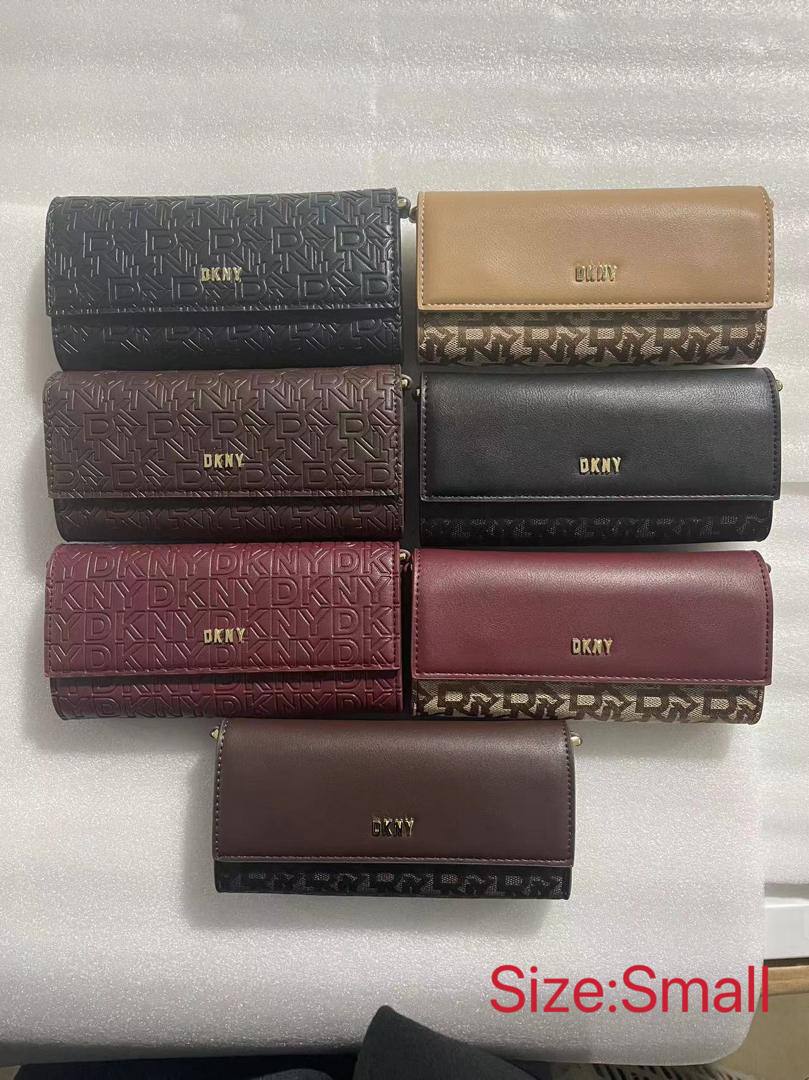 Bags 
85 dhs✅
with box
🎁🎁🎁

size big      20cm
size small  19cm

Zain26
♥️♥️♥️