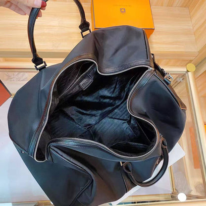 Prada
105 dhs✅
Size:50*27*27

Zain07
♥️♥️♥️