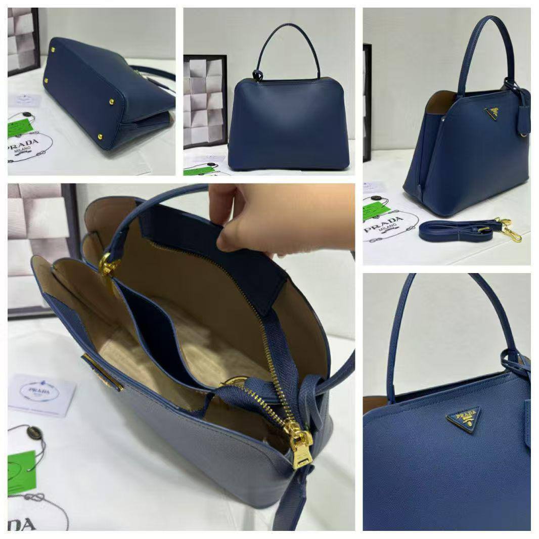 Prada 

size 32 cm 

good quality 

115 dhs🇦🇪

Zain278
♥️♥️♥️