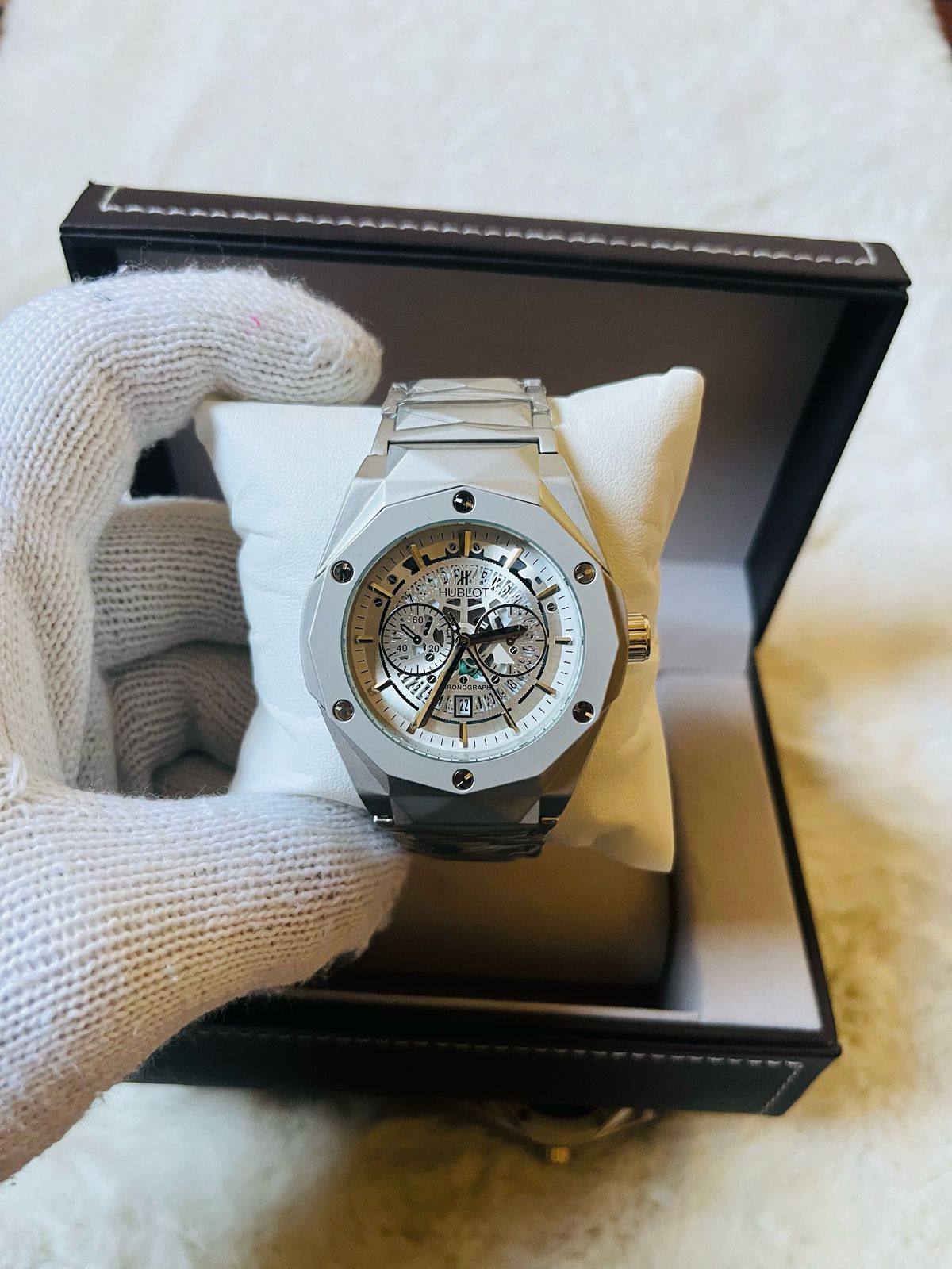 Hublot Men
*Battery*
65 dhs💚

Zain29
♥️♥️♥️