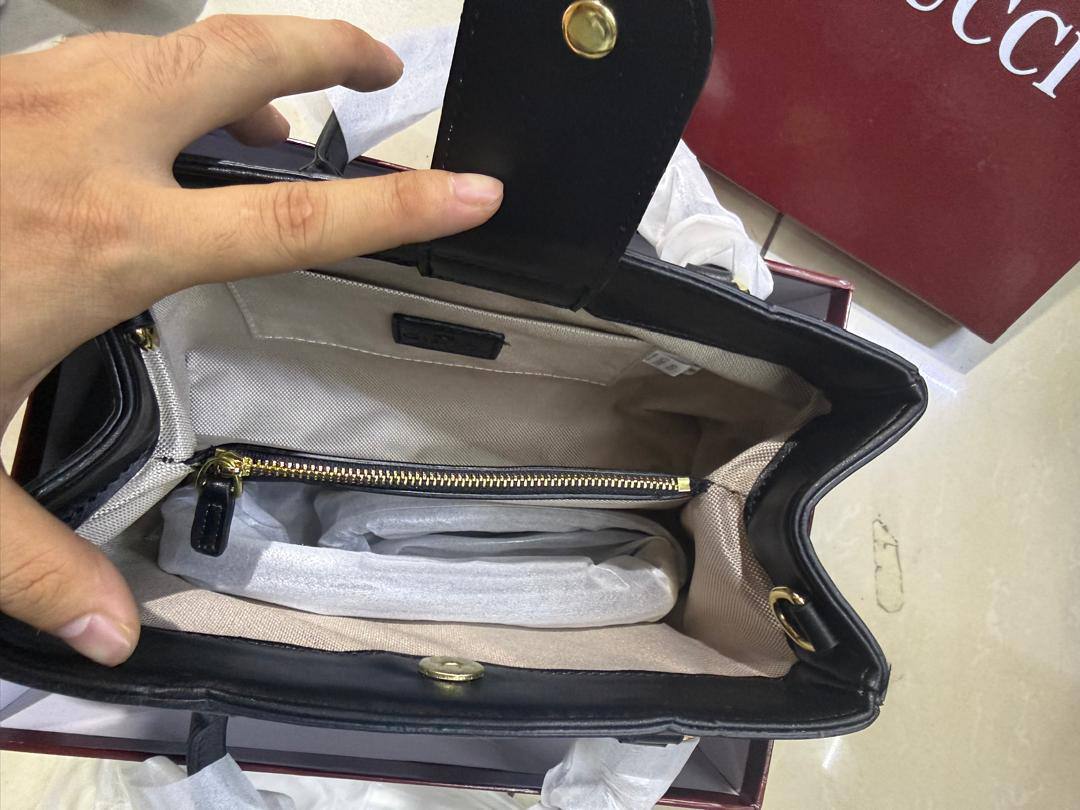 Gucci
110 dhs🪙🌨️

high quality 

With box 
🎁🎁🎁

30Cm

Zain26
♥️♥️♥️