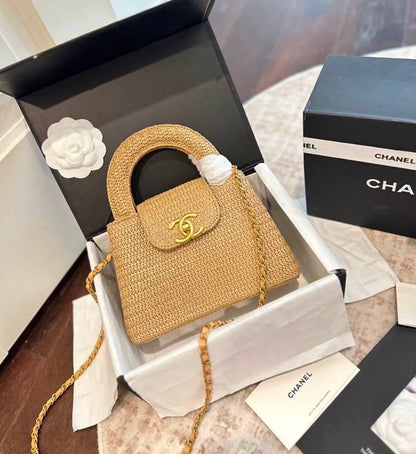 CHANEL
 GOOD QUALITY
 WITH BOX 
120 dhs✅

Zain39
♥️♥️♥️