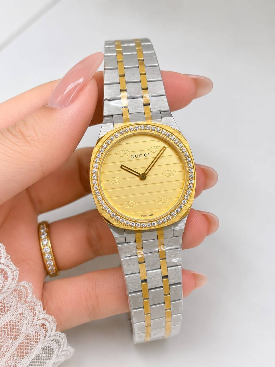 Gucci watch for ladies with stone good quality
240 dhs💓

Zain59
♥️♥️♥️