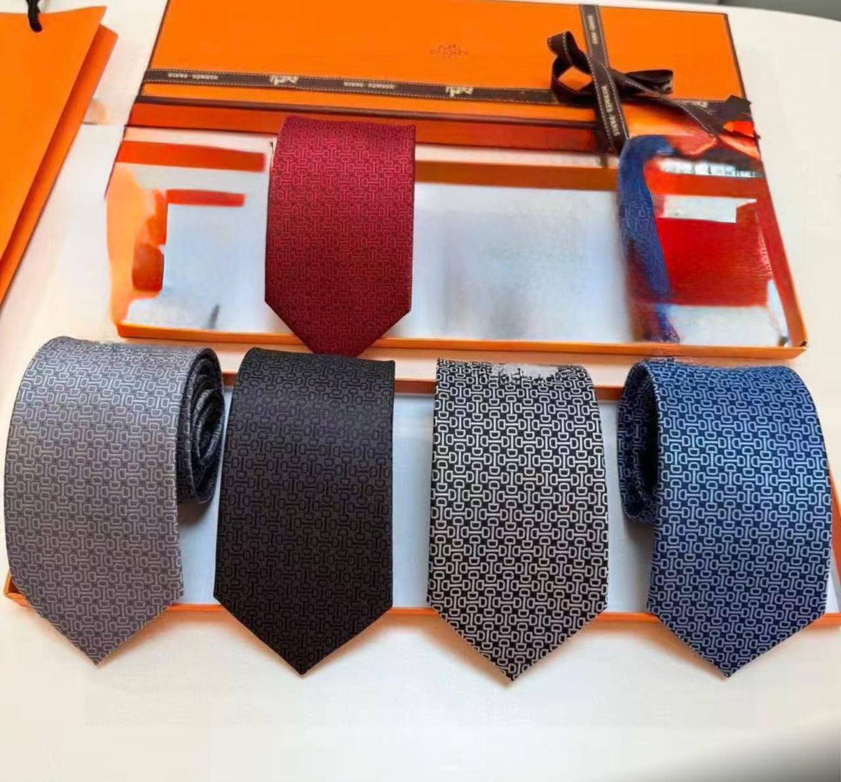 Hermes
Gucci
LV
Dior

Withbox

75 dhs🇦🇪🇦🇪

Zain93
♥️♥️♥️