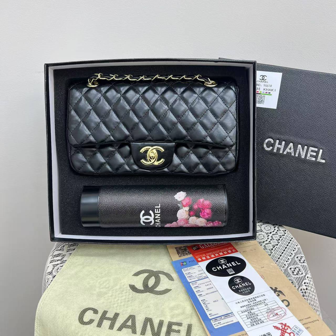 Chanel Set

with box
🎁🎁🎁

115 dhs✅

Zain232
♥️♥️♥️