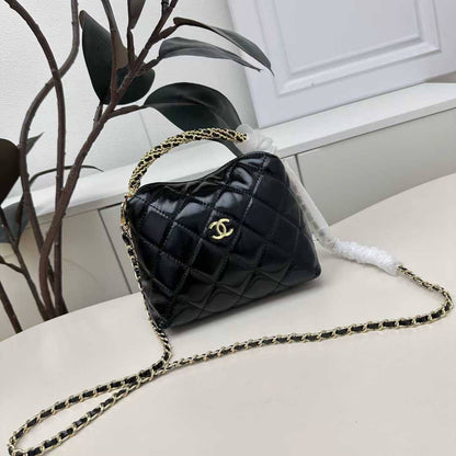 Chanel
95 dhs✅
size：22cm
Good-quality 

with box🎁

Zain35
Zain26
♥️♥️♥️