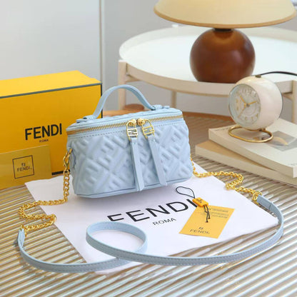 FENDI 

RESTOCK GOOD QUALITY 
WITH BOX 
🎁🎁🎁

90 dhs❣️

Zain39
♥️♥️♥️