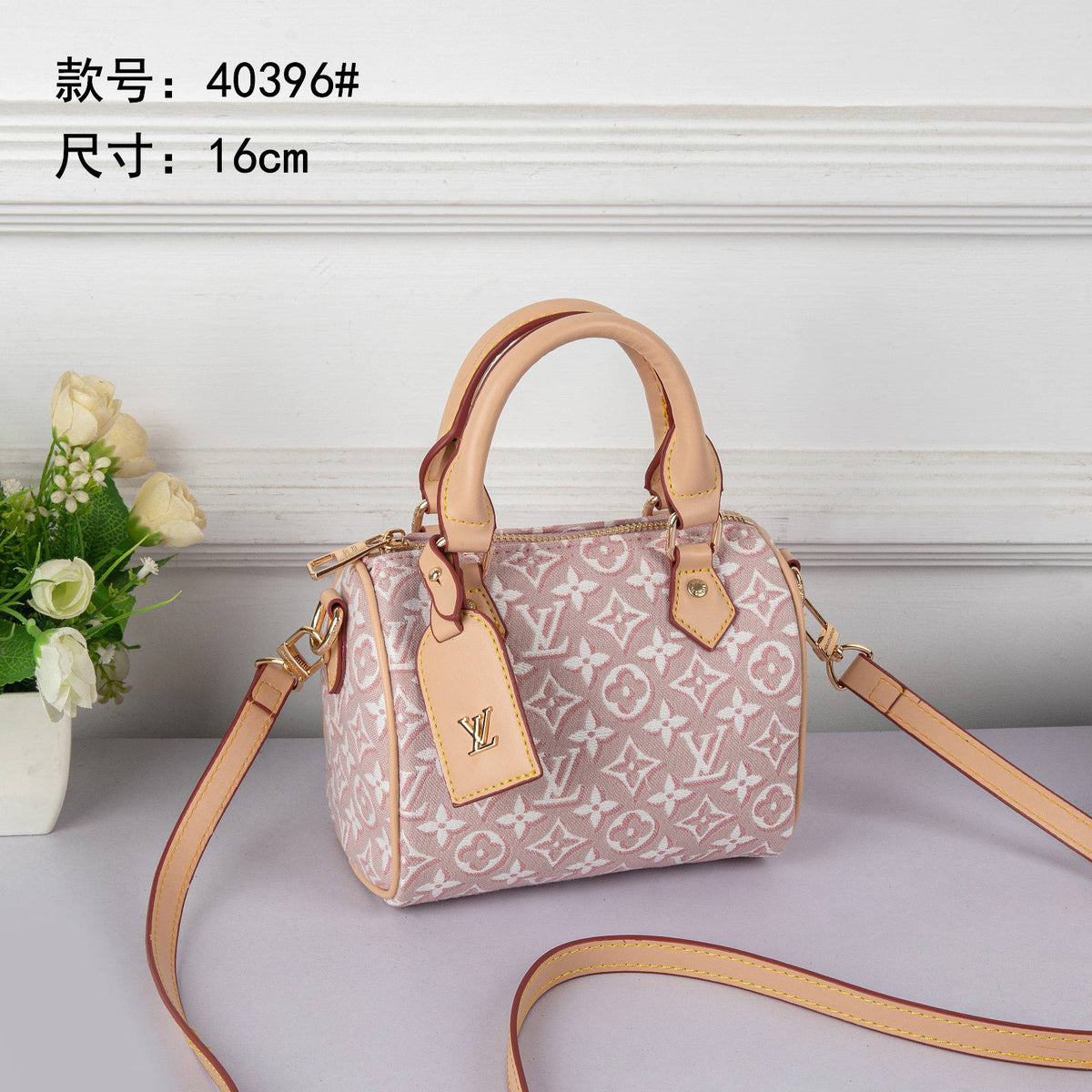 LV

best quality 
with box

110 dhs🇦🇪🇦🇪🇦🇪

size16CM
Zain290
♥️♥️♥️