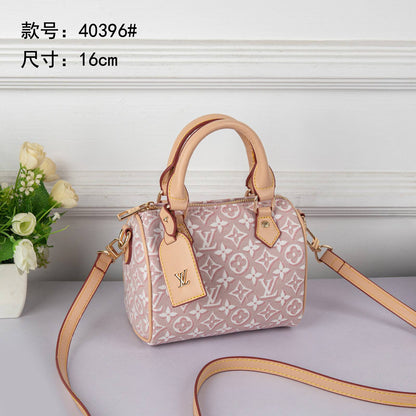 LV

best quality 
with box

110 dhs🇦🇪🇦🇪🇦🇪

size16CM
Zain290
♥️♥️♥️