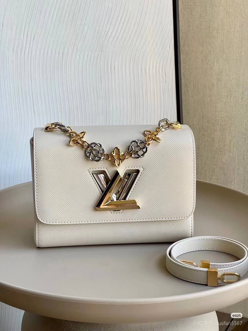 LV
Master🌺
330 dhs✅

Zain10
♥️♥️♥️