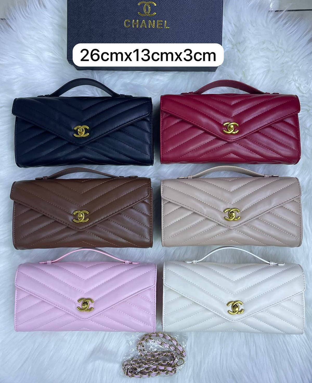 Chanel 

26cmx13cmx3cm

90 dhs 
With box


Zain72
♥️♥️♥️