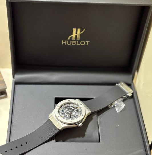 HUBLOT
😊For men ... 
270 dhs❣️

Zain108
♥️♥️♥️