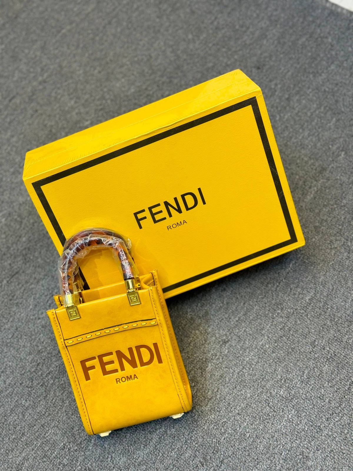 Fendi

100 dhs
With box

Zain331
♥️♥️♥️