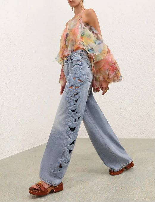ZIMMERMANN JEANS
      💯 % COTTON✨
   ✨VIP QUALITY 😍
Sizes;  0-1-2-3
850 dhs✅

Zain287
♥️♥️♥️