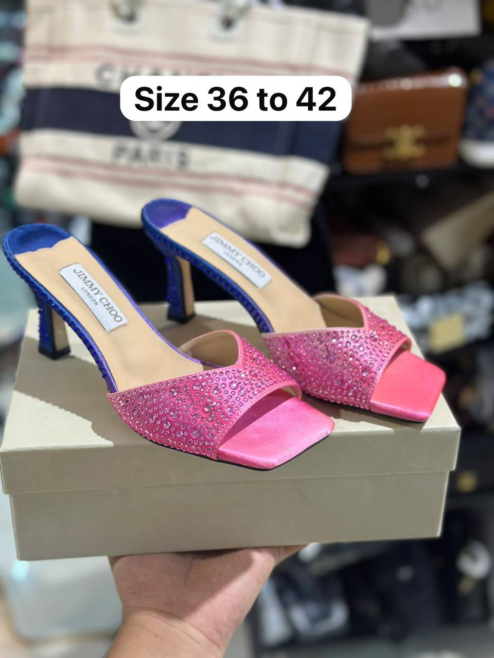 Jimmy  choo

100 dhs🇦🇪

Zain146
♥️♥️♥️