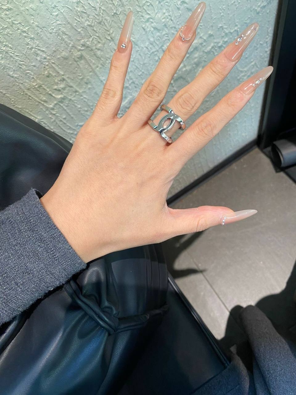 CHANEL ❤️‍🔥*
Ring 💍 
Free size 
Master quality 💯
With normal boxes 🗃️ 
45 dhs✅
With master box 📦 
60 dhs✅

Zain216
♥️♥️♥️