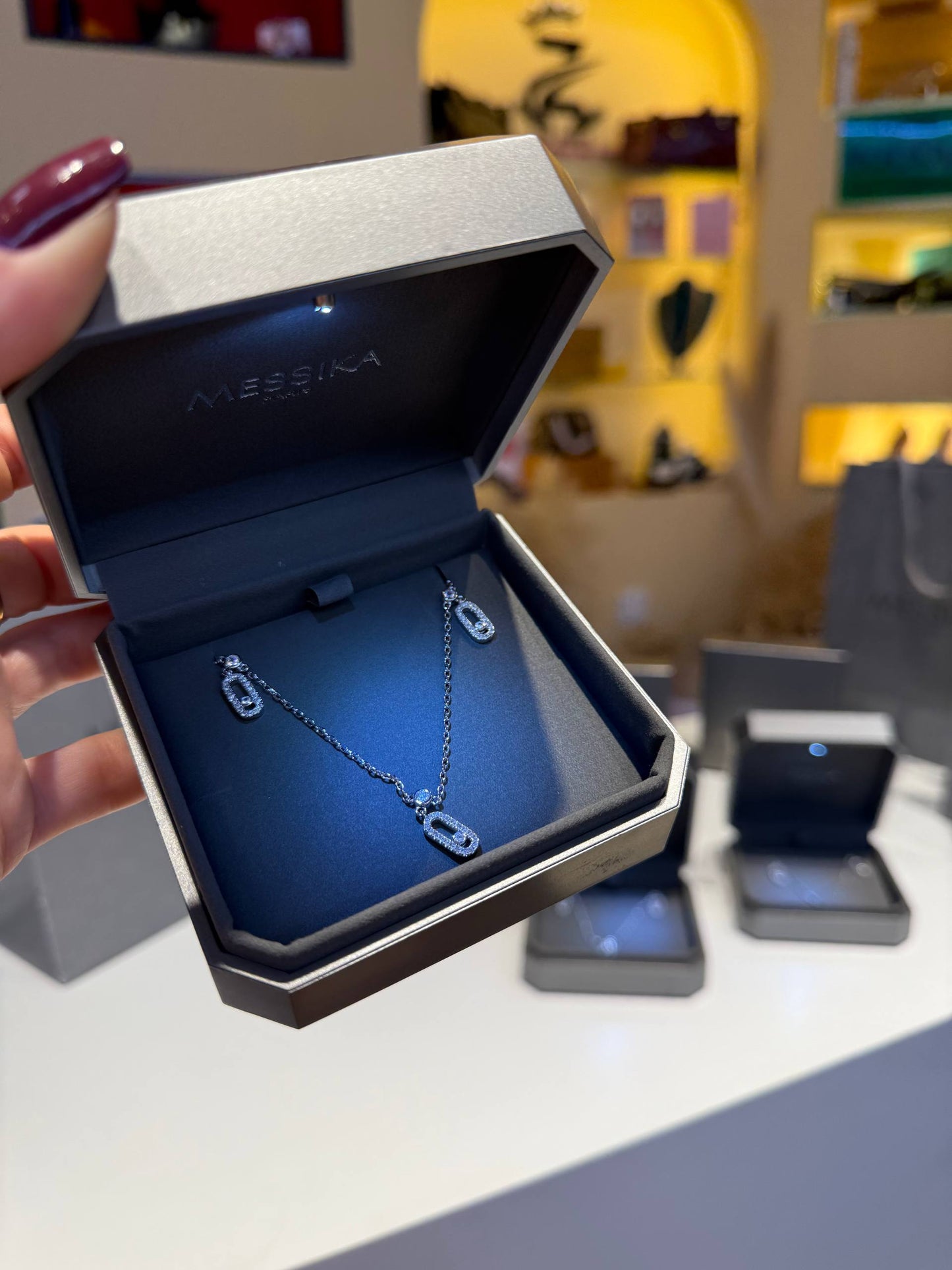 Messika ❤️‍🔥*
Necklace 💥
Master quality 💯
With normal boxes 🗃️ 
55 dhs💓
With master box 📦 
90 dhs💓

Zain216

اطلبوها من الوتس المثبت في الأعلى👆🏻👆🏻

تواصلو معنا 👈🏻 Zain 
For order WhatsApp pinned 👆🏻

♥️♥️♥️