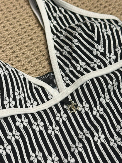 CHANEL
Women’s Swimsuit 
Master Quality 
SMLXL
280 dhs✅

Zain276
♥️♥️♥️