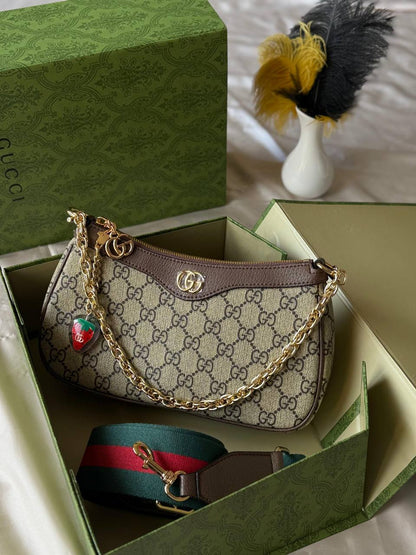GUCCI
25cm
330 dhs✅
Top quality 
With box🎁

Zain167
♥️♥️♥️