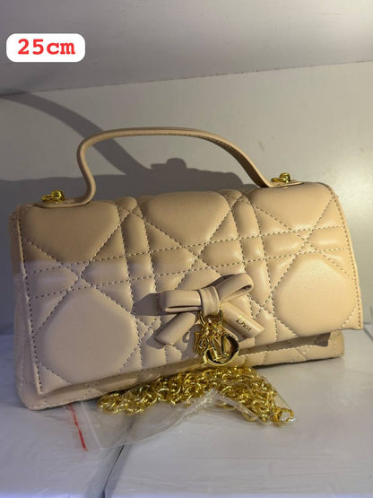 Dior
 25cm 
with box
 120 dhs💛

Zain168
♥️♥️♥️