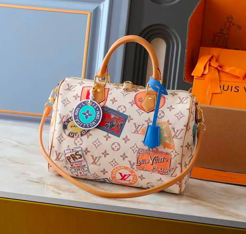 LOUIS VUITTON 

COPY ONE 

NEW DESIGN 

220 DHS🇦🇪🇦🇪🇦🇪

Zain295
♥️♥️♥️