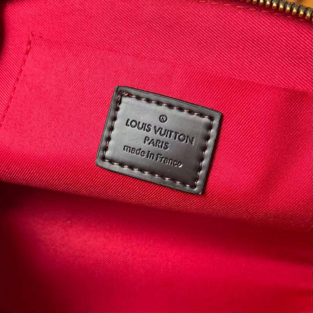 LV L001
 COPY ONE NEW CAME 

WITH BOX 🎁🎁🎁

245 dhs✅

Zain39
♥️♥️♥️
