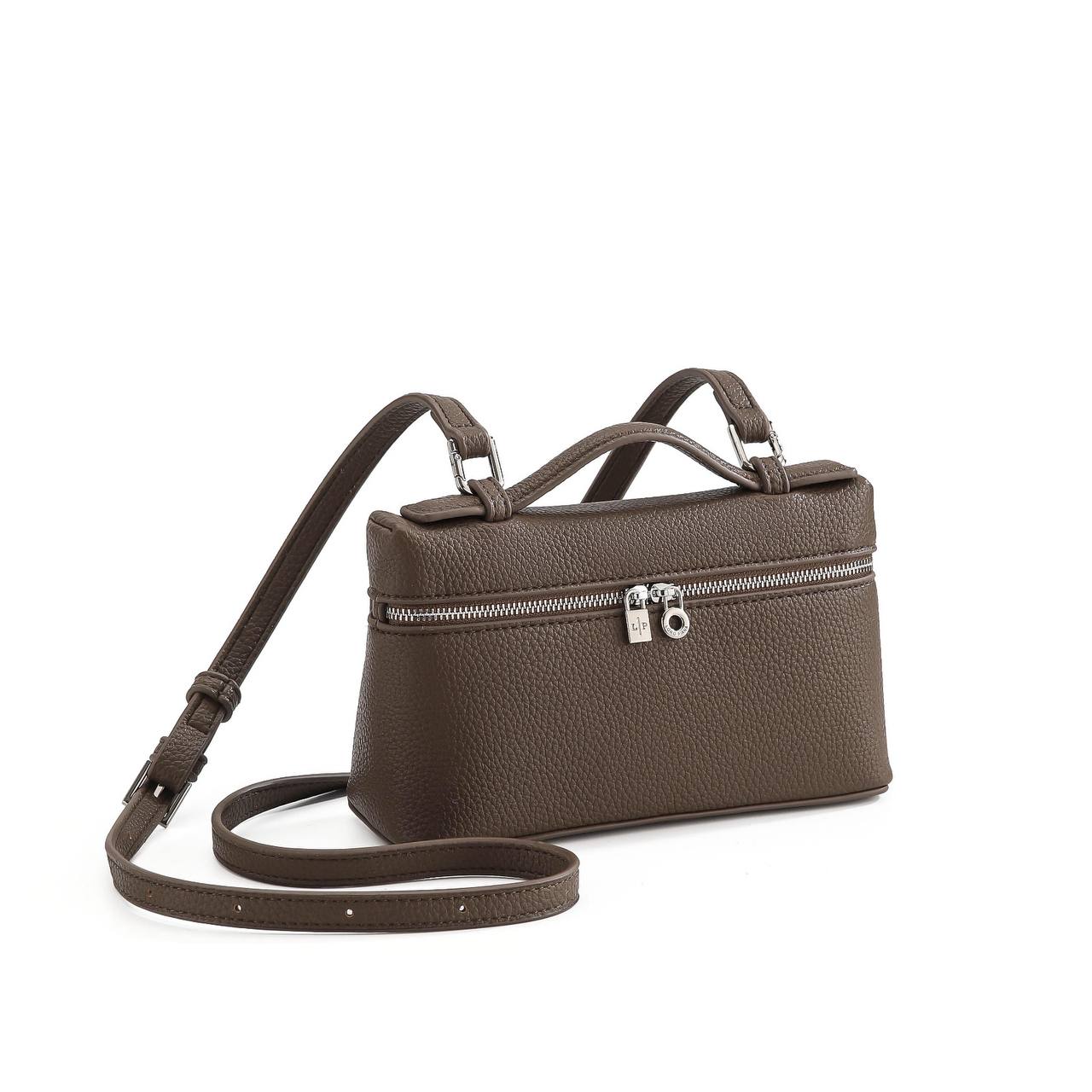 LORO PIANA
Best quality WITH BOX
80 dhs✅
size 19CM

Zain290
♥️♥️♥️