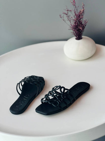 LOEWE 🧡🖤
Size 36_41
Super high quality* 
400 dhs💓

Zain176
♥️♥️♥️