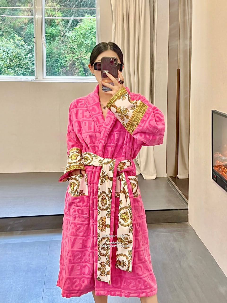 ه*New collections*                                                
VERSACE BATHROBE
*Super Master quality*
*Sizes:FREE SIZE*

750 dhs🇦🇪🇦🇪

Zain308
♥️♥️♥️