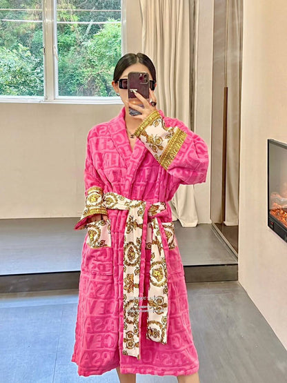 ه*New collections*                                                
VERSACE BATHROBE
*Super Master quality*
*Sizes:FREE SIZE*

750 dhs🇦🇪🇦🇪

Zain308
♥️♥️♥️