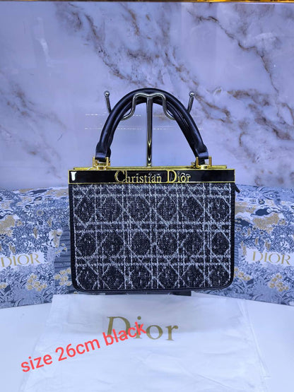 Dior
110 dhs✅

with box
🎁🎁🎁

Zain203
♥️♥️♥️