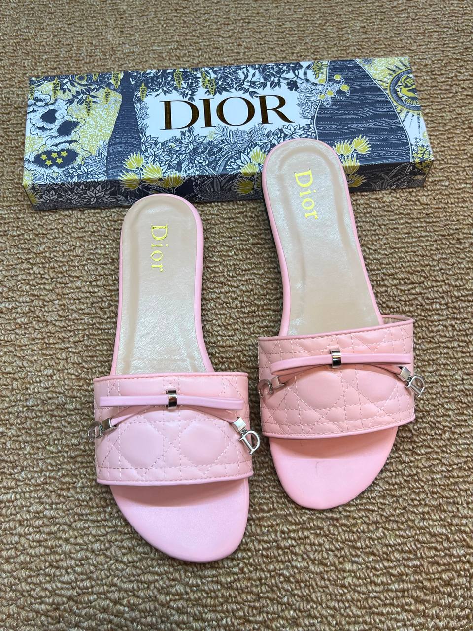 Dior
Size 36 to 41
75 dhs🇦🇪🇦🇪

Zain236
♥️♥️♥️