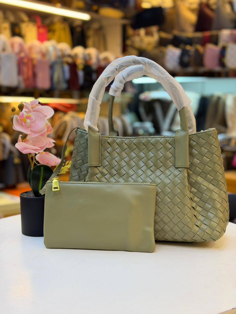Bottega
100 dhs✅

Zain299
♥️♥️♥️