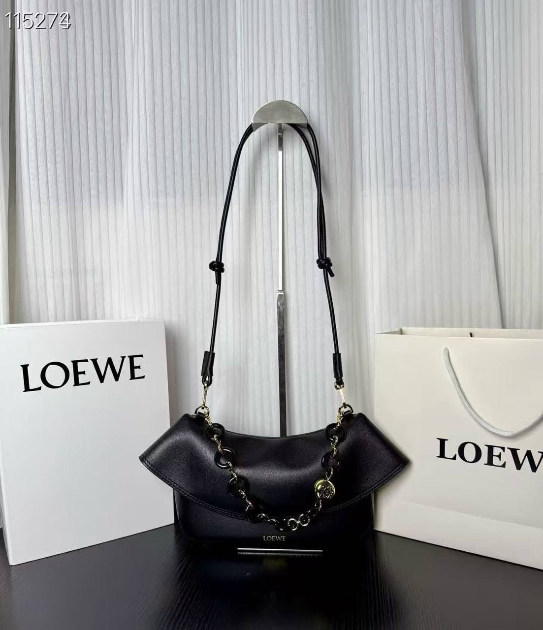 Loewe 
Master
280 dhs✅

Zain153
♥️♥️♥️