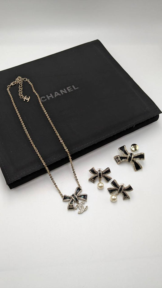 Chanel
*Master Quality* 
170 dhs💓 with Normal Box 🎁

Zain210
♥️♥️♥️