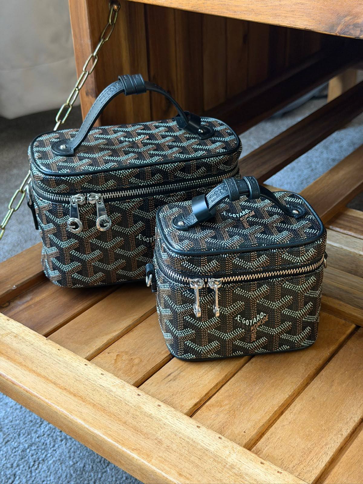 GOYARD
Super Master Quality
Original Packing🎁
Size 11CM&16CM

For Price 👇 WhatsApp✅
0568585901 
0507557372
0552275751 Owner Zain 👌

Zain321
♥️♥️♥️