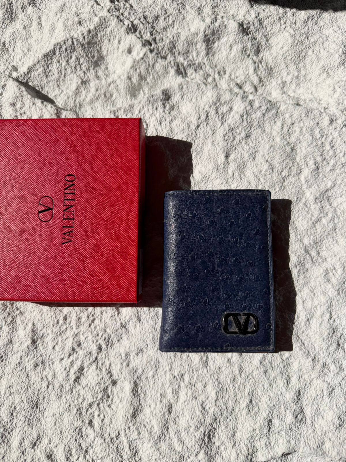 Valentino
Wallet 
60 dhs❣️

Zain33
♥️♥️♥️
