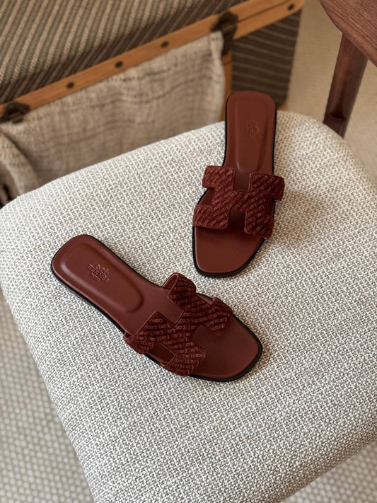 HERMES ❤️
🤩Available new 😍😍
Size: 36 to 41
Super master quality 
450 dhs✅

Zain198
♥️♥️♥️