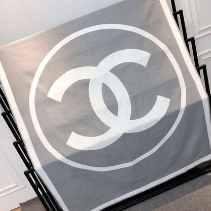 New collection 
Master 
Throw blanket in Merinos wool and cashmere (90%
rinos wool, 10% cashmere)
Size 135*170
👉🏽Blanket 
140 dhs🪙🌨️
👉🏽Pillows with feeling
70 dhs🪙🌨️

Zain99
♥️♥️♥️