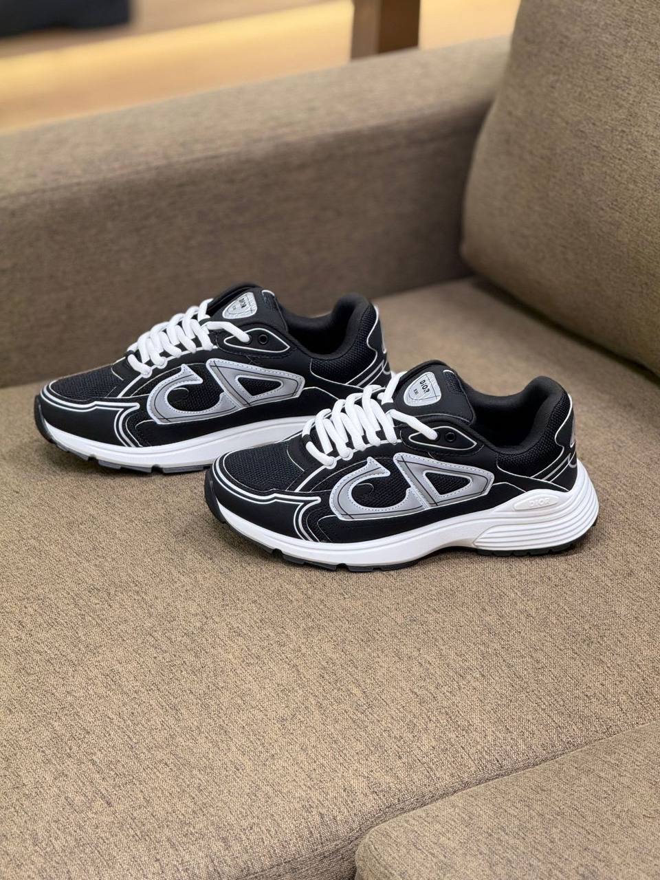 CD
Size:40 to 45
150 dhs💓

Zain241
♥️♥️♥️