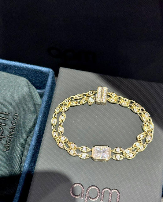 APM set 💥
Necklace 
Earrings 
Bracelet 

Master quality ✨
280 dhs🪙🌨️

normal box 📦

Zain48
♥️♥️♥️