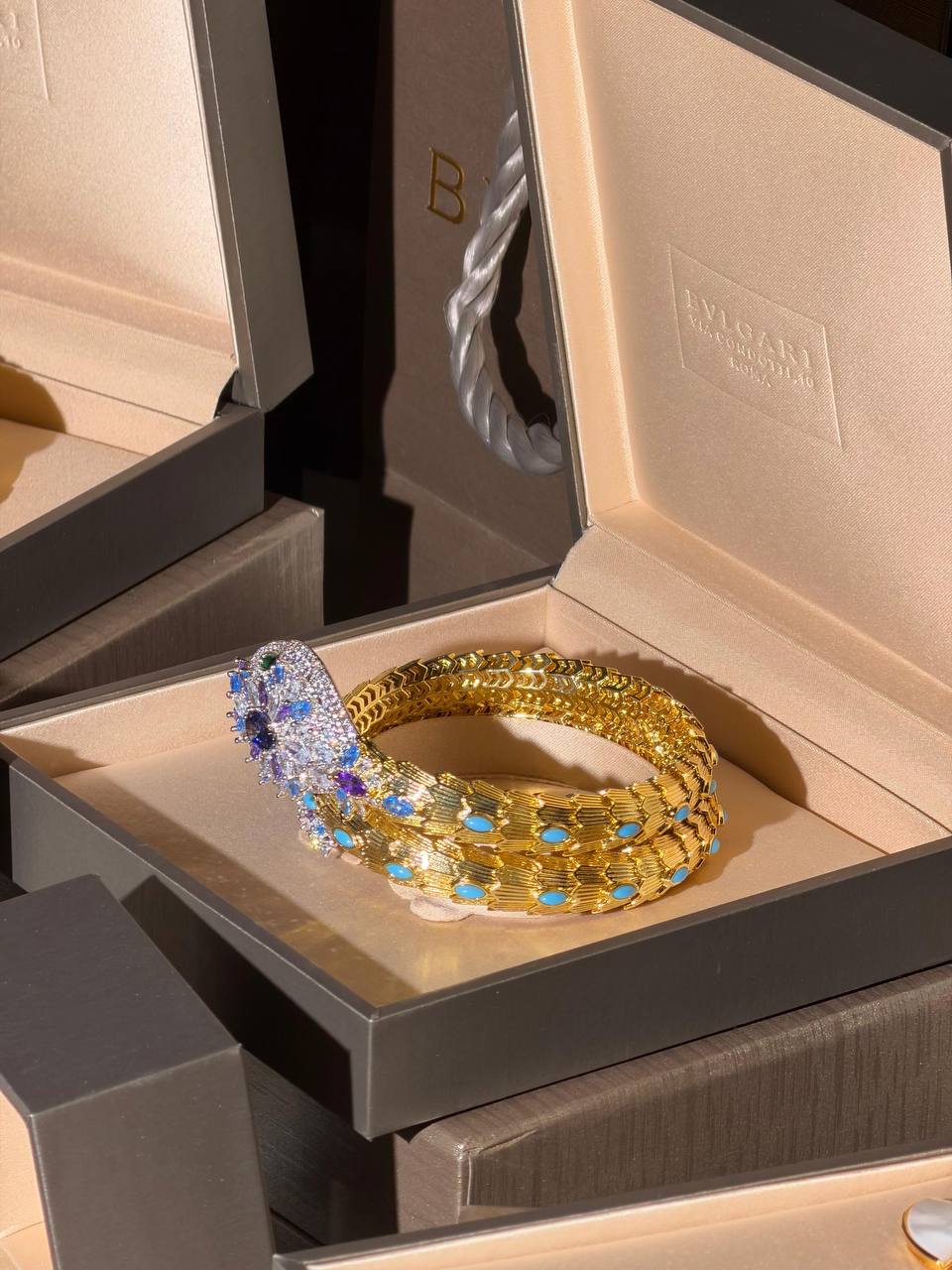 Bvlgari
  Snake New Collection 😍
Quality: Super Master 
* ⁠Choker
* ⁠Earring 
* ⁠Ring
* ⁠Bracelet
For Price 👇 WhatsApp✅
0568585901 
0507557372
0552275751 Owner Zain 👌

Zain268
♥️♥️♥️