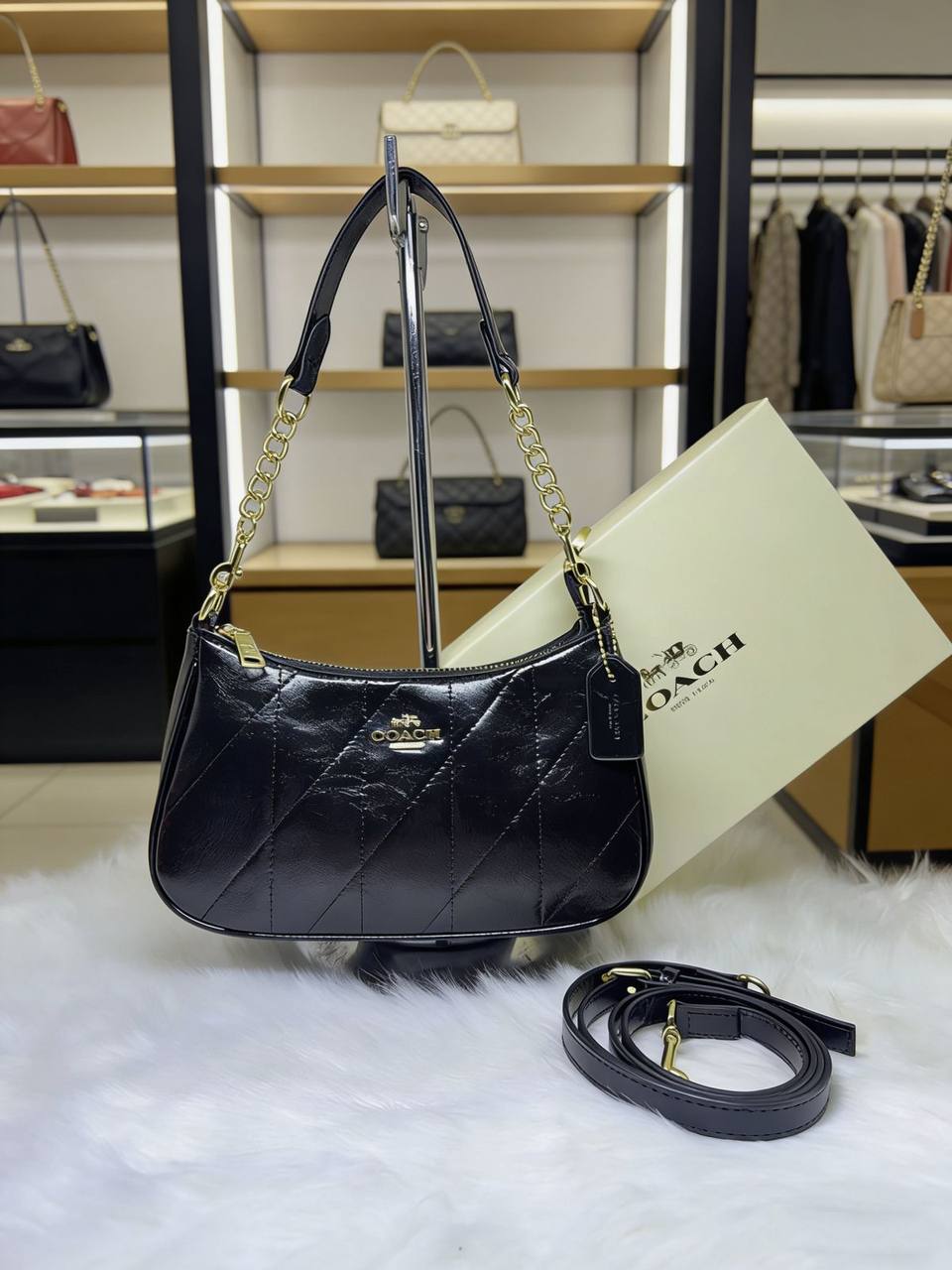 Coach

85 dhs🌺

with box.
🎁🎁🎁

Zain38
♥️♥️♥️